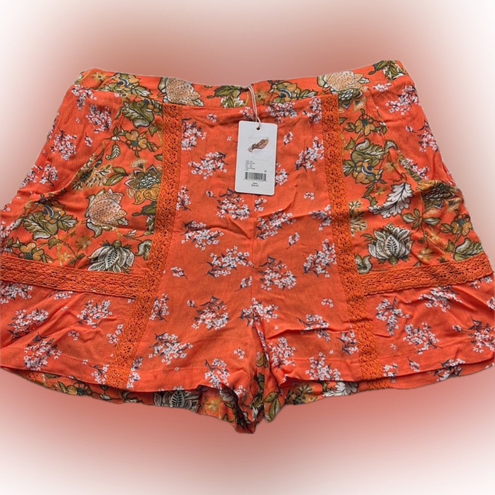 Chelsea and violet cute orange shorts M NWT